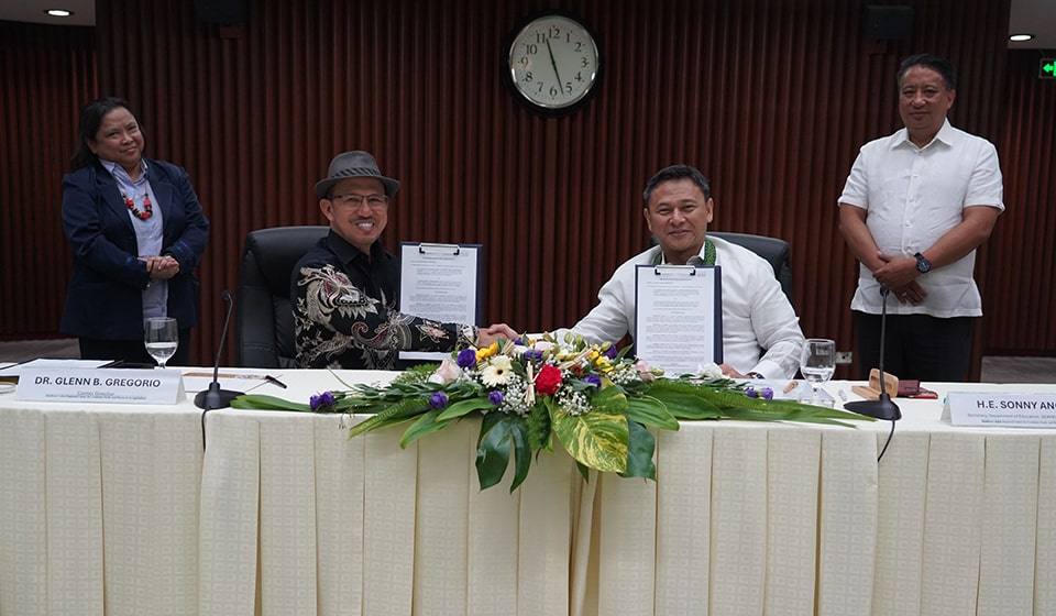 Philippine Education Secretary Angara visits SEARCA to strengthen agricultural education ties
