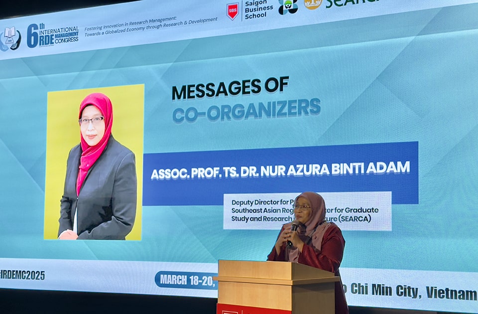 Dr. Nur Azura binti Adam, SEARCA Deputy Director for Programs, delivers the Center’s message as co-organizer.