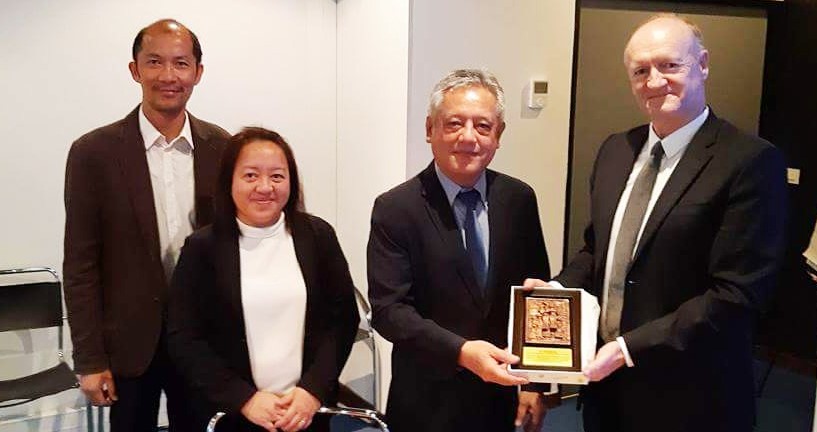 Dr. Saguiguit presents to Dr. Kosuth as institutional gift a replica of SEARCA’s growth monument. They were joined by Mr. Oliver Oliveros (leftmost), Deputy Director for Partnerships and International Cooperation of Agropolis Fondation.