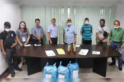 SEARCA presents programs to new Los Baños mayor, donates 3 rice varieties to local farmers