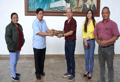 Senior Consultant of D&L Industries, Inc. visits SEARCA
